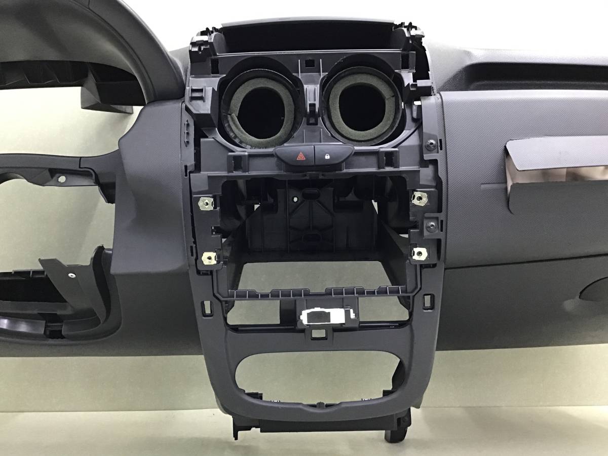 Торпедо Lada Largus (R90) 2012-2022 Торпедо Lada Largus (R90) 2012-2022