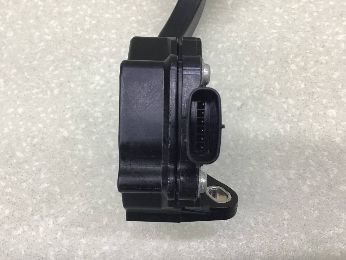 Педаль газа Toyota Camry (V50) 2011-2017 Педаль газа Toyota Camry (V50) 2011-2017