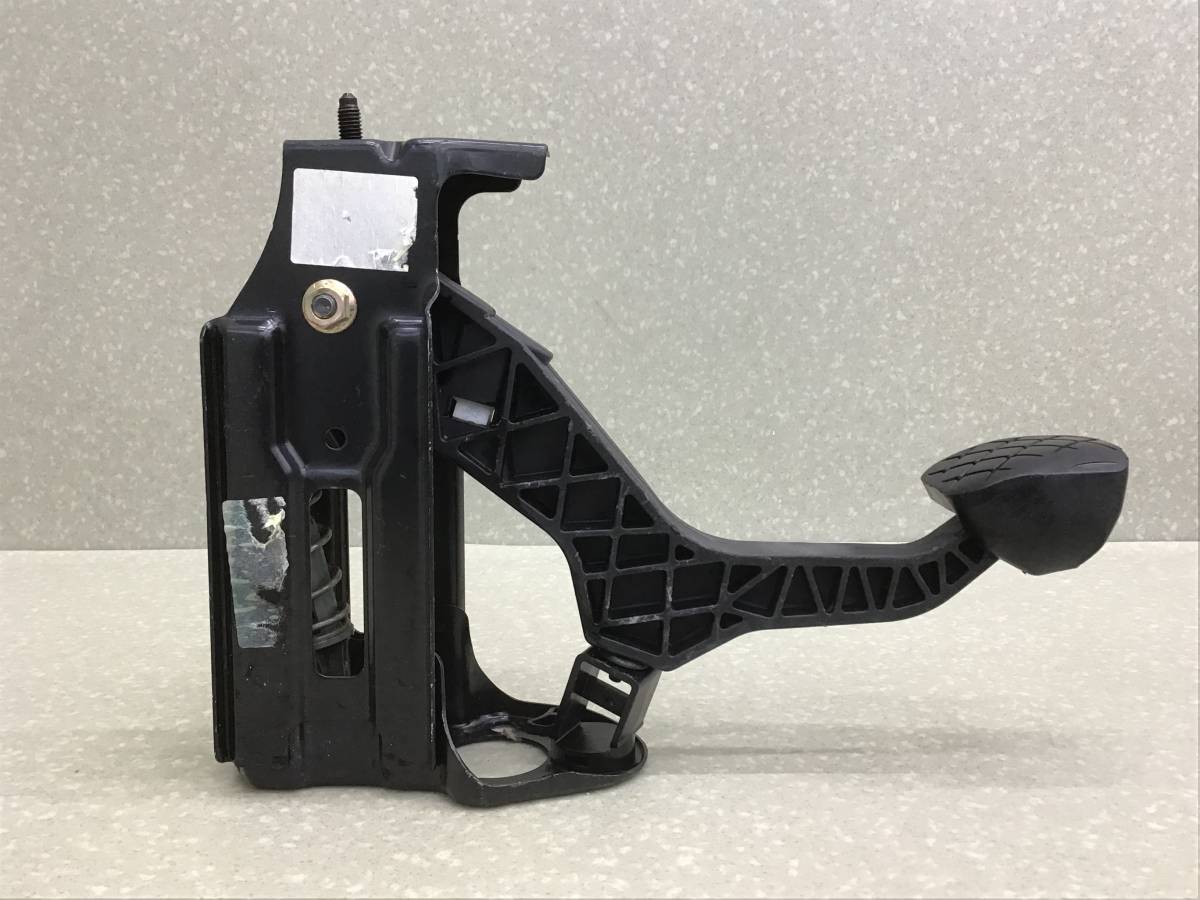 Педаль сцепления Skoda Octavia A4 (1U2) 2000-2011 Педаль сцепления Skoda Octavia A4 (1U2) 2000-2011