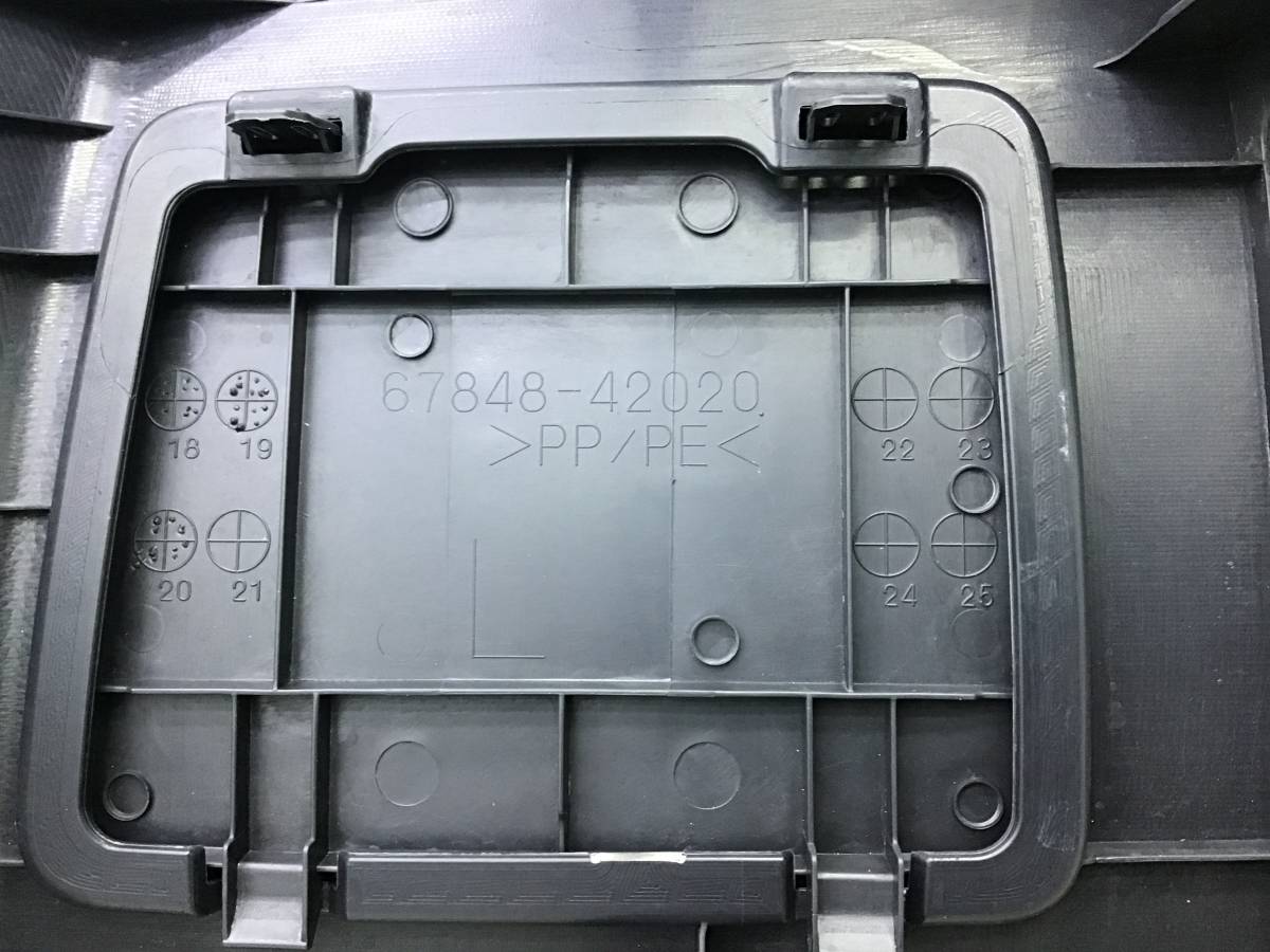 Обшивка двери багажника Toyota Rav 4 (XA50) 2018> Обшивка двери багажника Toyota Rav 4 (XA50) 2018>