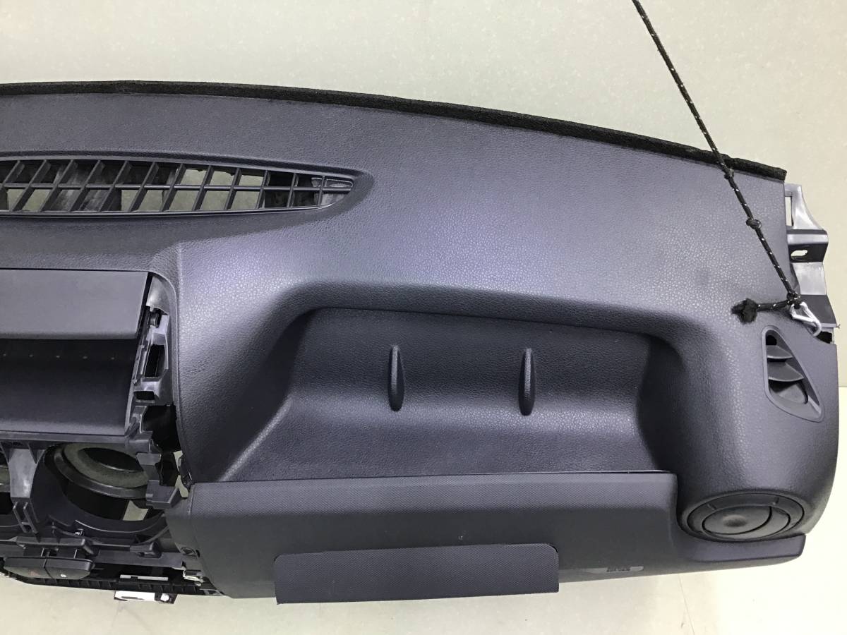Торпедо Lada Largus (R90) 2012-2022 Торпедо Lada Largus (R90) 2012-2022