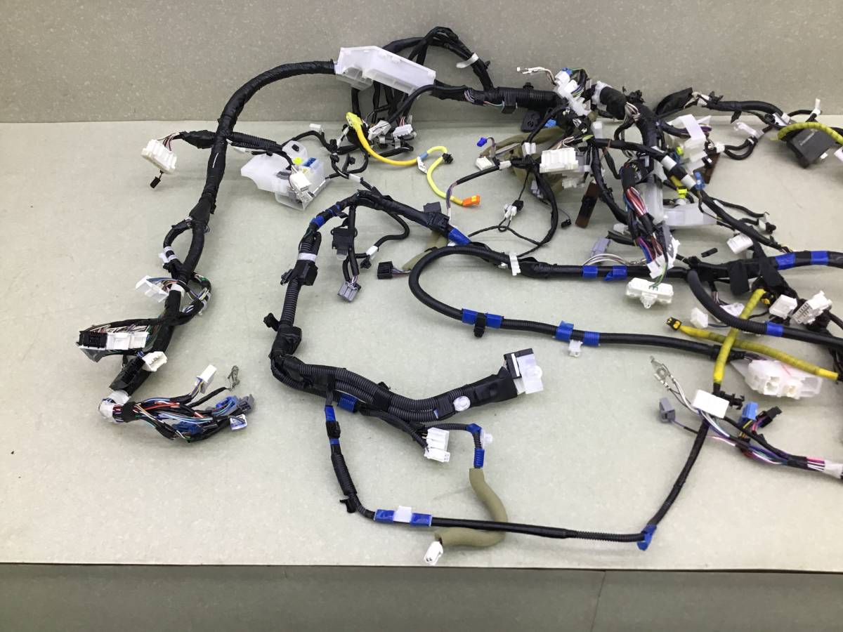 Проводка салона Toyota Rav 4 (A40) 2013>