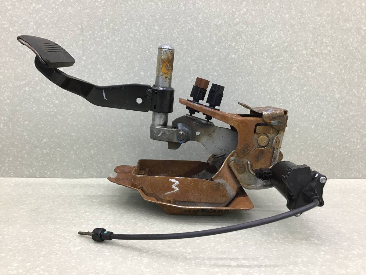 Педаль тормоза Nissan Murano (Z50) 2004-2008 Педаль тормоза Nissan Murano (Z50) 2004-2008