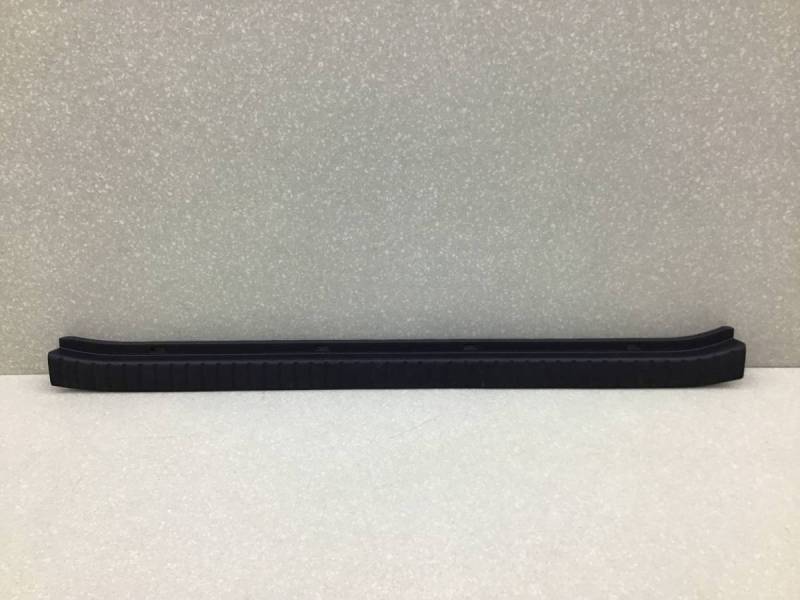 Накладка замка багажника Toyota Rav 4 (A30) 2006-2013 Накладка замка багажника Toyota Rav 4 (A30) 2006-2013