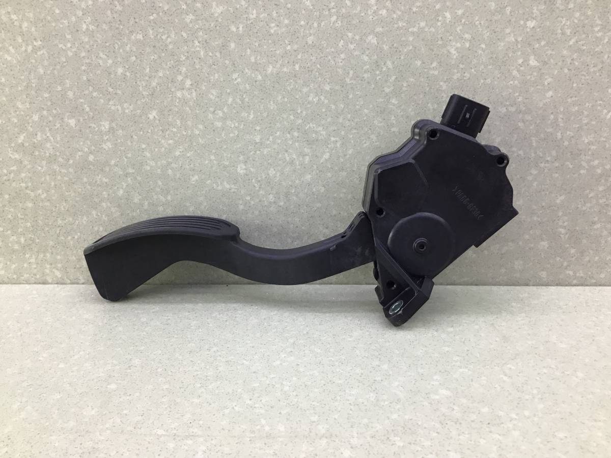 Педаль газа Toyota Camry (V50) 2011-2017 Педаль газа Toyota Camry (V50) 2011-2017