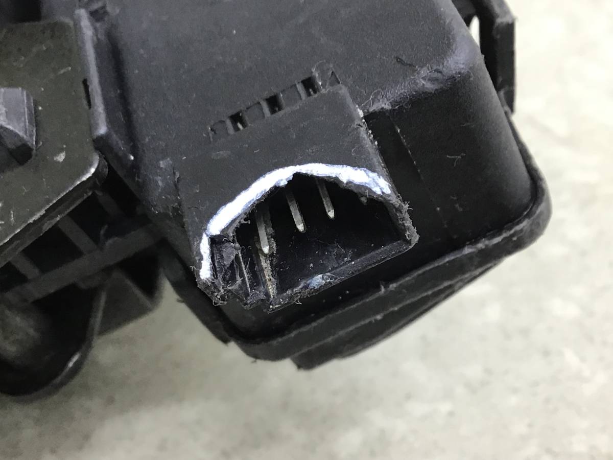 Замок багажника Land Rover Range Rover 3 (LM) 2002-2012 Замок багажника Land Rover Range Rover 3 (LM) 2002-2012