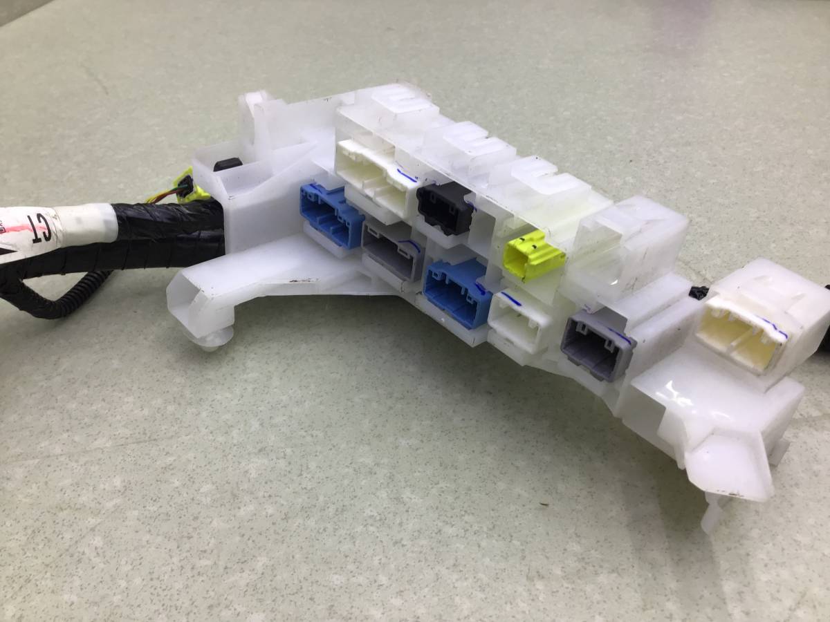 Проводка салона Toyota Rav 4 (A40) 2013>