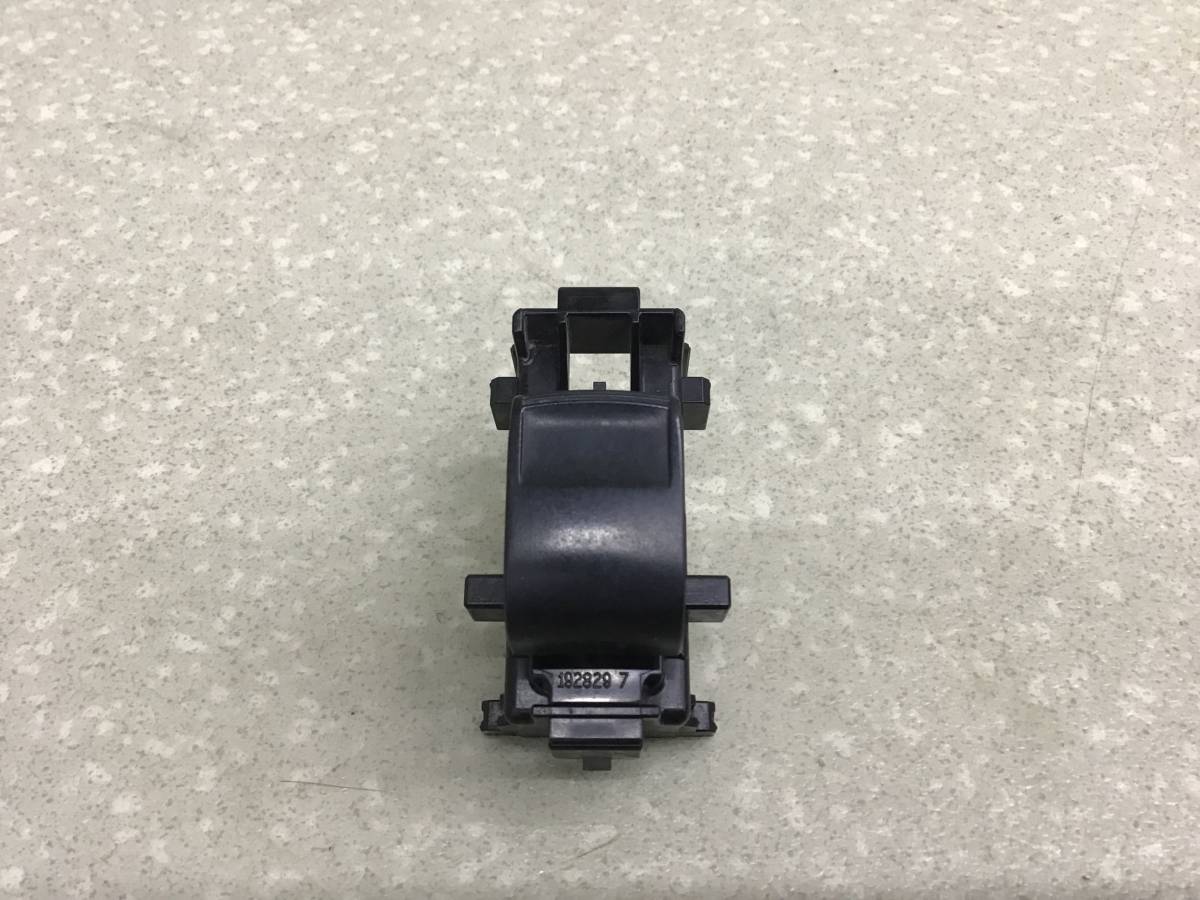 Кнопка стеклоподъемника Toyota Auris (E150) 2006-2012 Кнопка стеклоподъемника Toyota Auris (E150) 2006-2012