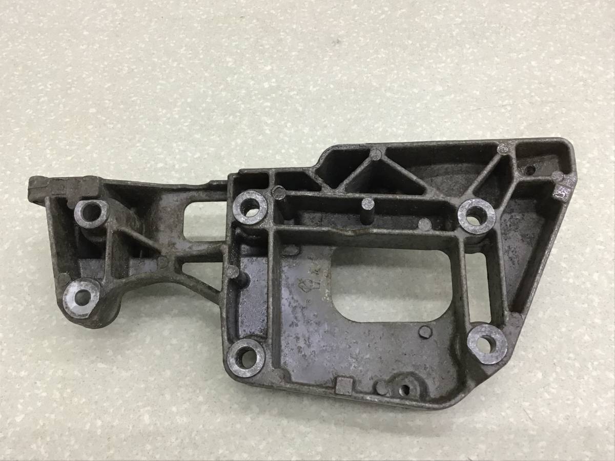 Кронштейн генератора Volkswagen Jetta (1K) 2006-2011 Кронштейн генератора Volkswagen Jetta (1K) 2006-2011