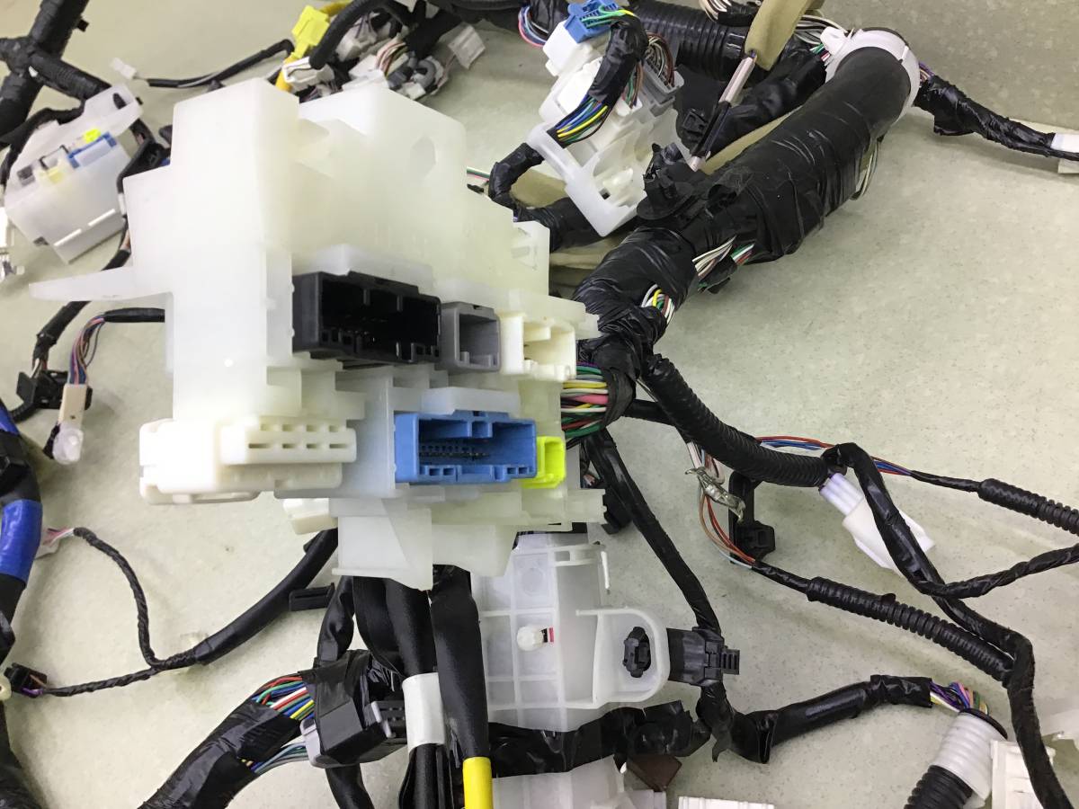 Проводка салона Toyota Rav 4 (A40) 2013>