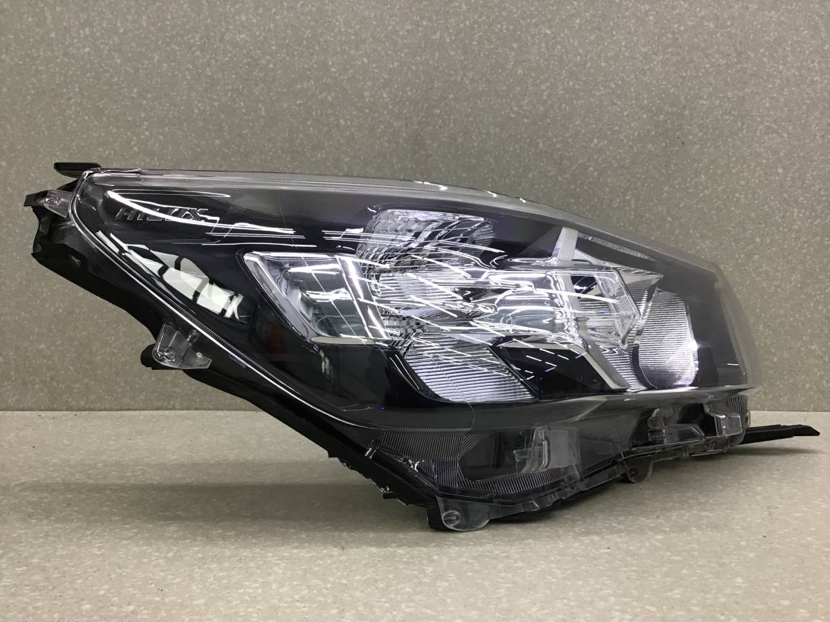 Фара правая Toyota Hilux (GUN125L, GUN126L, TGN126) 2015-н.в. Фара правая Toyota Hilux (GUN125L, GUN126L, TGN126) 2015-н.в.