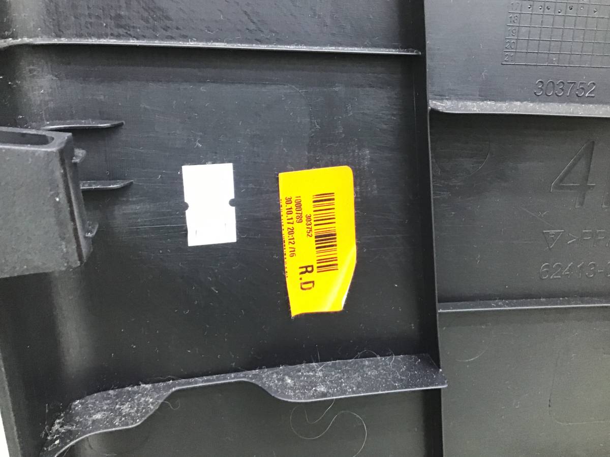 Обшивка средней стойки правая Toyota Rav 4 (A40) 2013>