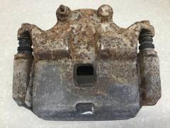 Суппорт передний правый, Nissan Primera P12E 2002-2007