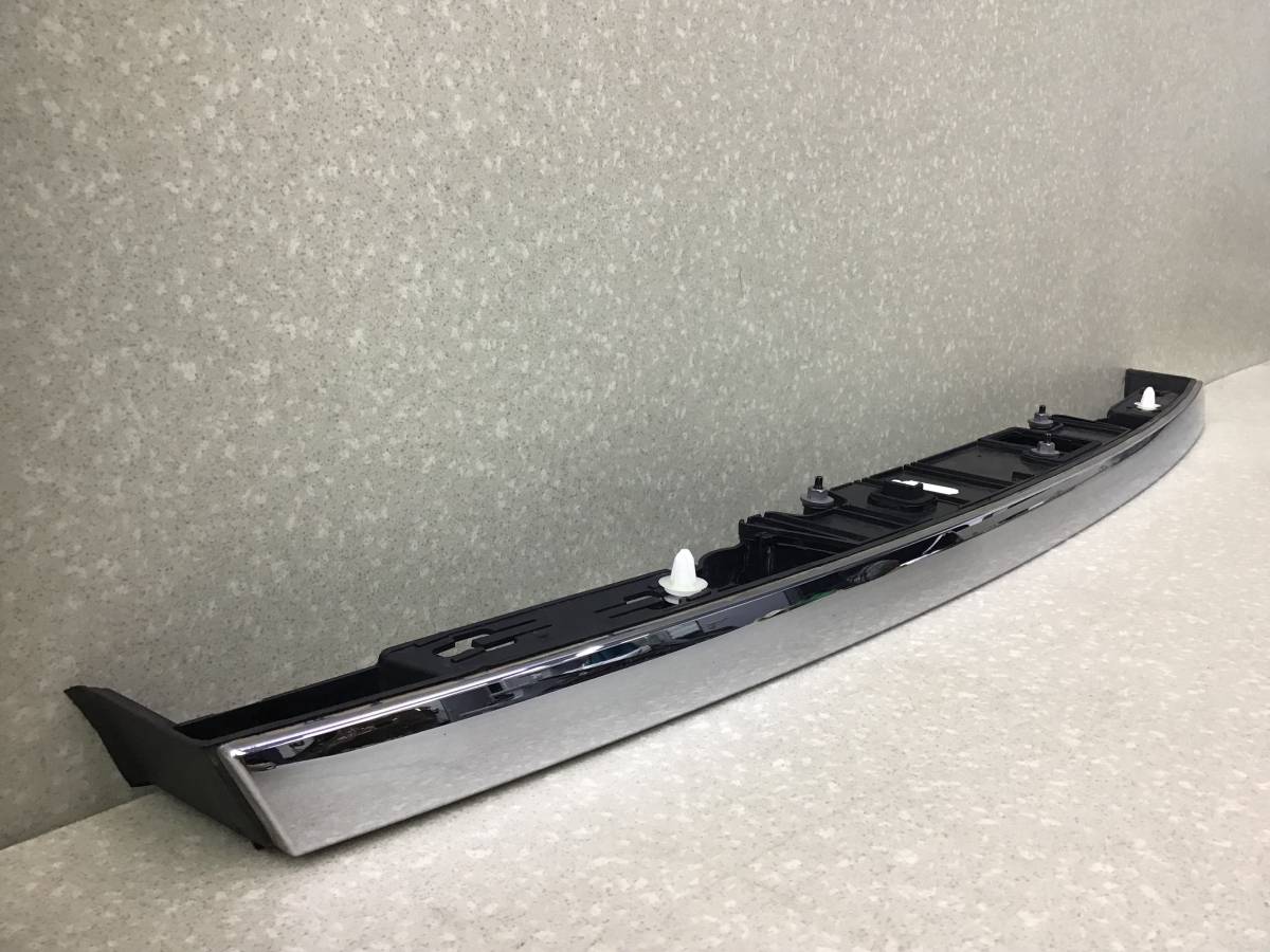 Накладка крышки багажника BMW 7-Series F01 2008-2015 Накладка крышки багажника BMW 7-Series F01 2008-2015