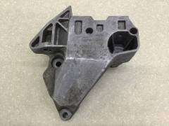 Кронштейн двигателя правый Volkswagen Golf 5 (1K) 2003-2009