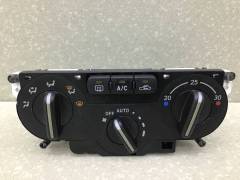 Блок управления климатической установкой Subaru Impreza (G11) 2000-2007