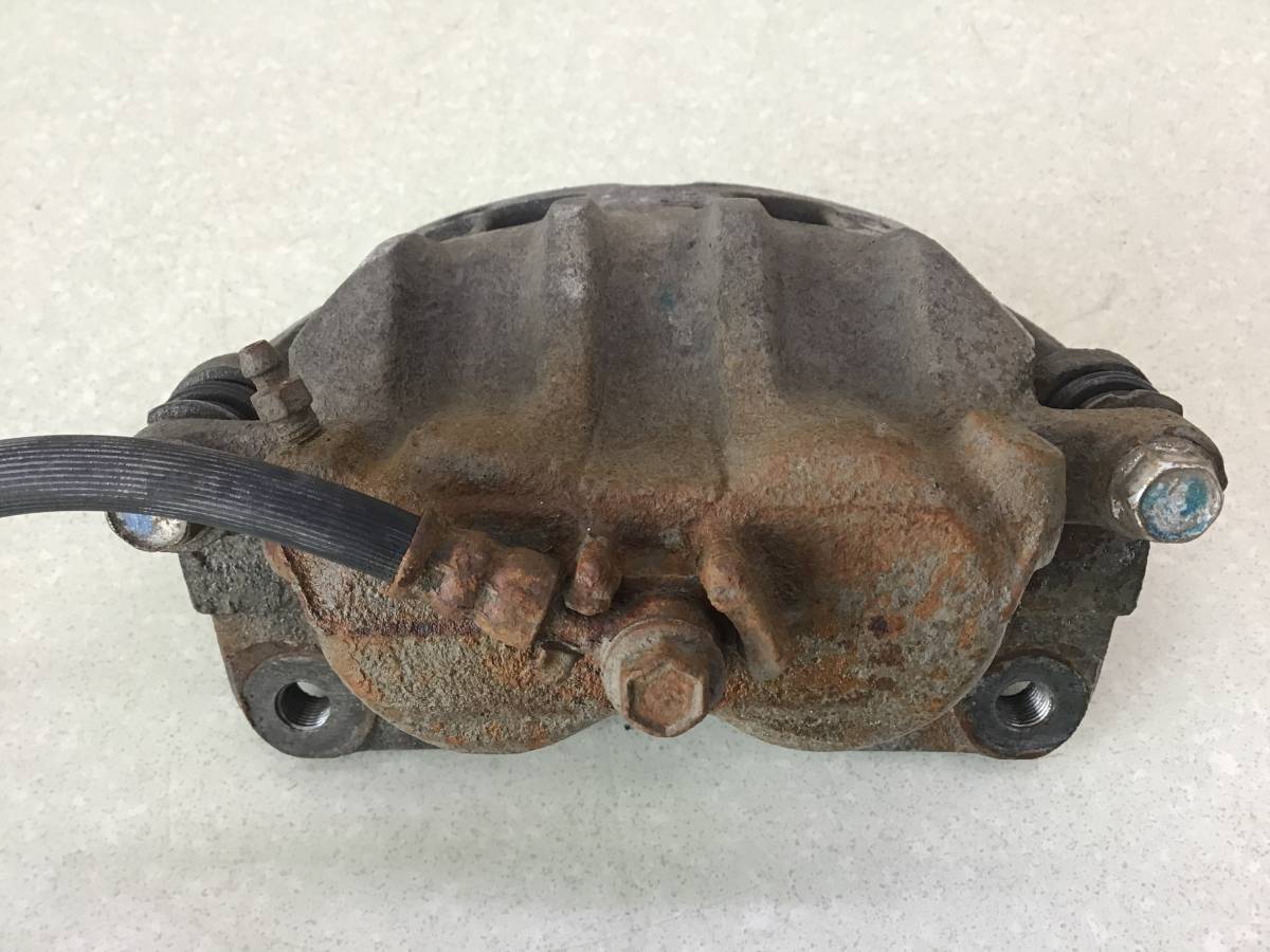 Суппорт передний правый Subaru Forester (S11) 2002-2007 Суппорт передний правый Subaru Forester (S11) 2002-2007