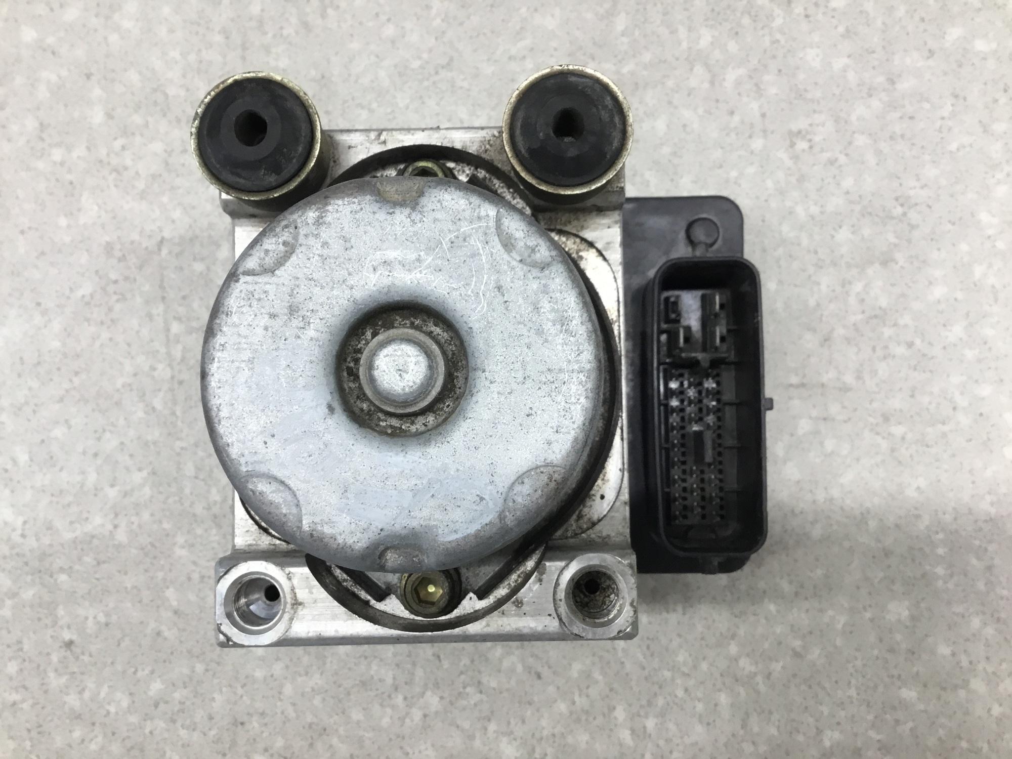 Блок ABS (насос) Mitsubishi Lancer Cedia (CS) 2000-2003
