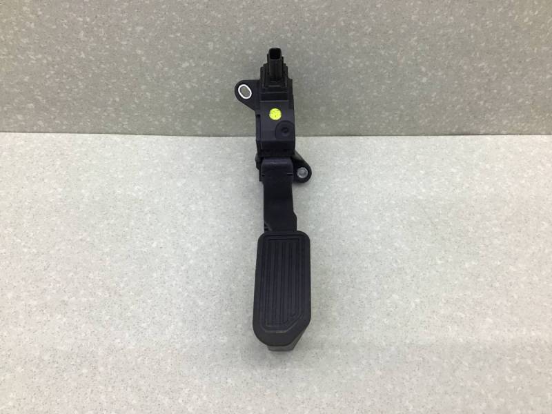 Педаль газа Toyota Corolla (NRE180) 2013-2019 Педаль газа Toyota Corolla (NRE180) 2013-2019