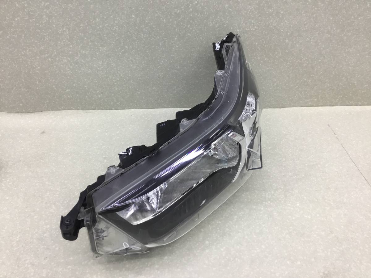 Фара левая Toyota Hilux (GUN125L, GUN126L, TGN126) 2015-н.в. Фара левая Toyota Hilux (GUN125L, GUN126L, TGN126) 2015-н.в.