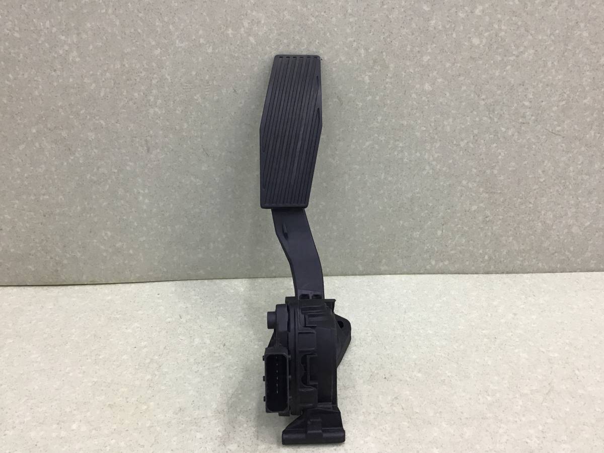 Педаль газа Opel Astra J (P10) 2009-2015