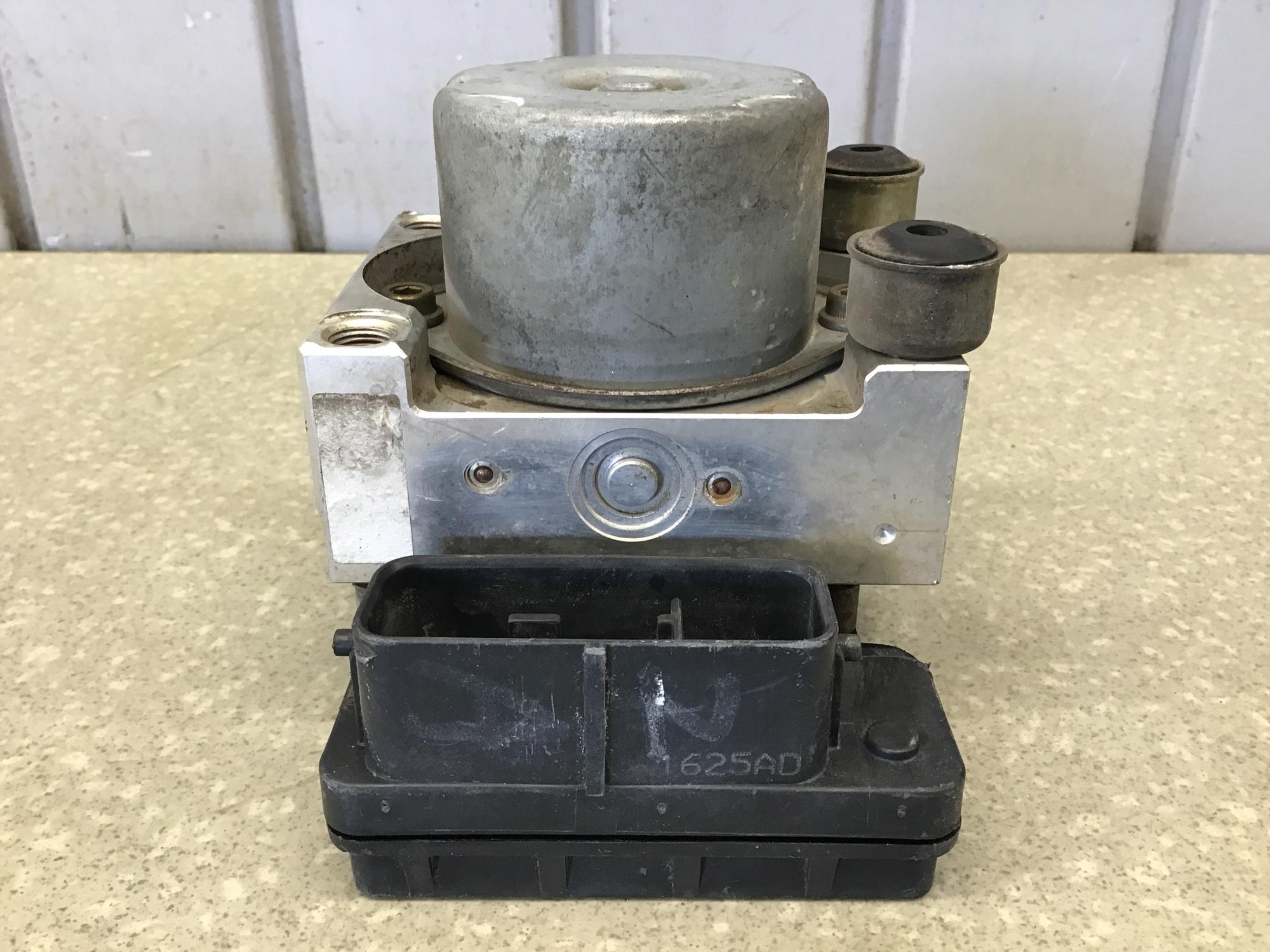 Блок ABS (насос), Mitsubishi Lancer Cedia (CS) 2000-2003 Блок ABS (насос), Mitsubishi Lancer Cedia (CS) 2000-2003