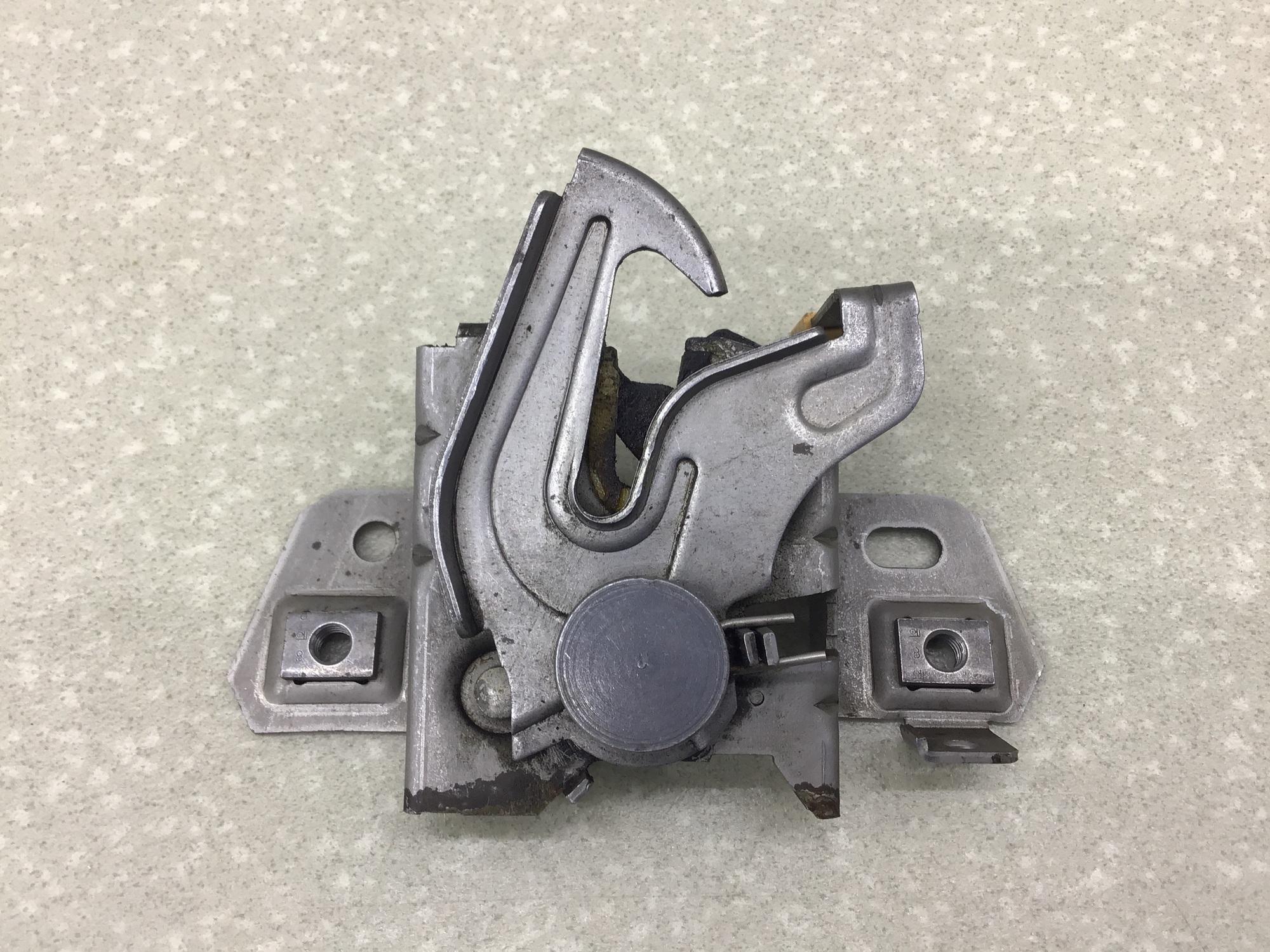 Замок капота, Volvo S40 2004-2012 Замок капота, Volvo S40 2004-2012