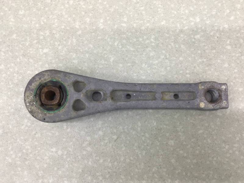Опора двигателя задняя Volkswagen Jetta (1K) 2006-2011 Опора двигателя задняя Volkswagen Jetta (1K) 2006-2011