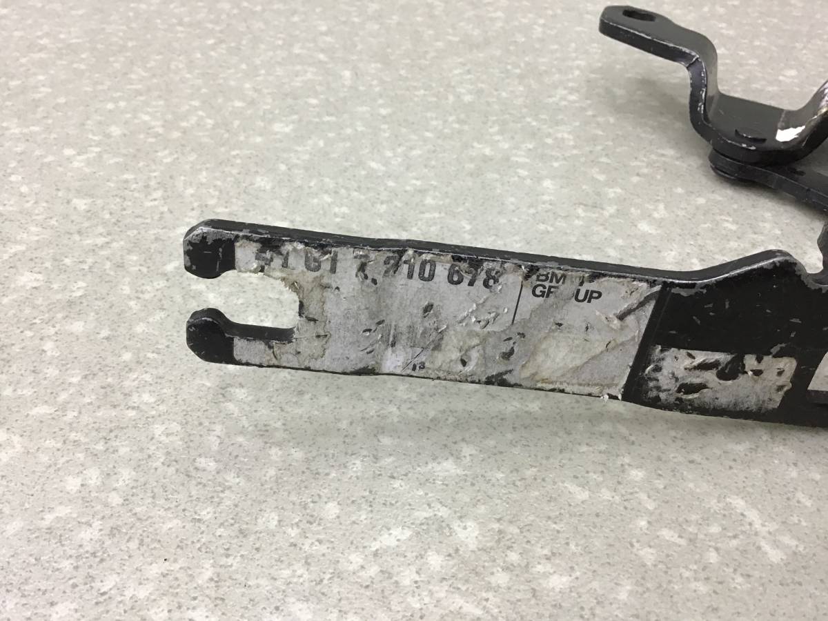 Петля капота правая BMW 3-series E90/E91 2005-2011 Петля капота правая BMW 3-series E90/E91 2005-2011