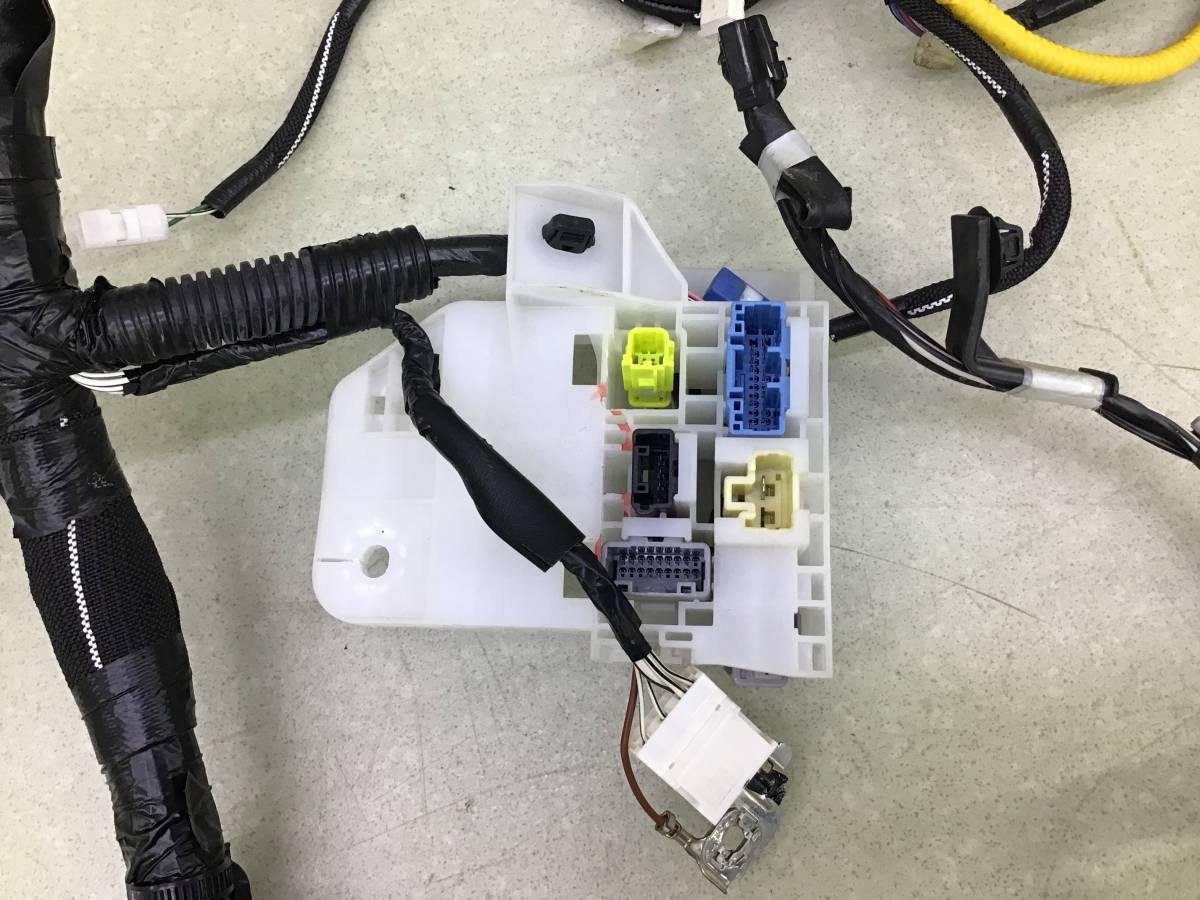 Проводка салона Toyota Rav 4 (A40) 2013>