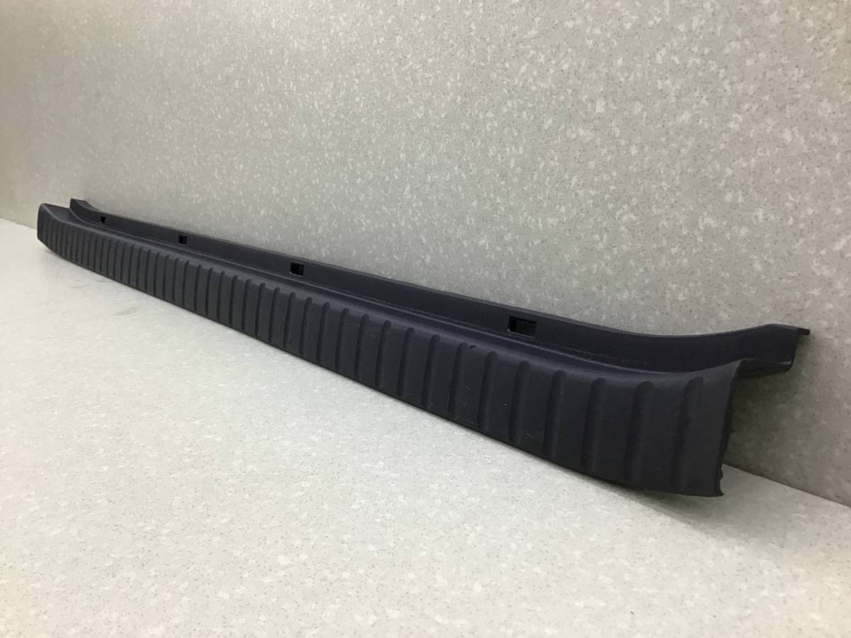 Накладка замка багажника Toyota Rav 4 (A30) 2006-2013 Накладка замка багажника Toyota Rav 4 (A30) 2006-2013