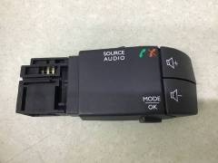 Переключатель подрулевой управления магнитолой Renault Logan (2) 2014>