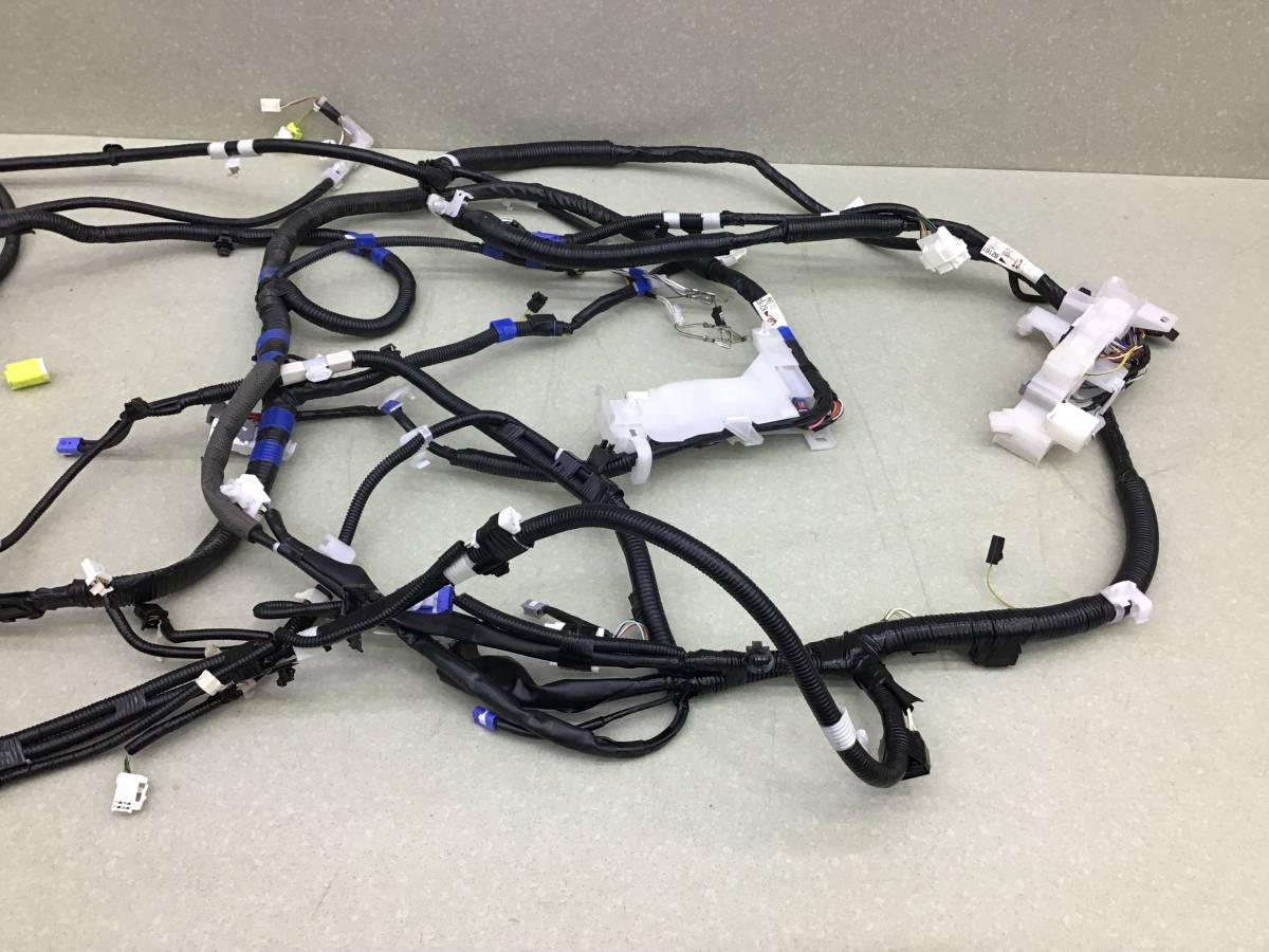 Проводка салона Toyota Rav 4 (A40) 2013>