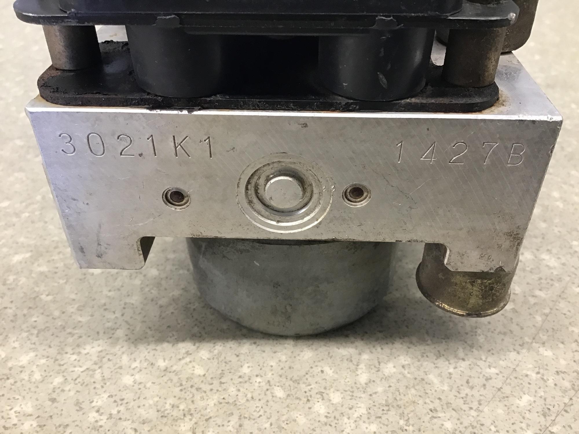 Блок ABS (насос), Mitsubishi Lancer Cedia (CS) 2000-2003 Блок ABS (насос), Mitsubishi Lancer Cedia (CS) 2000-2003