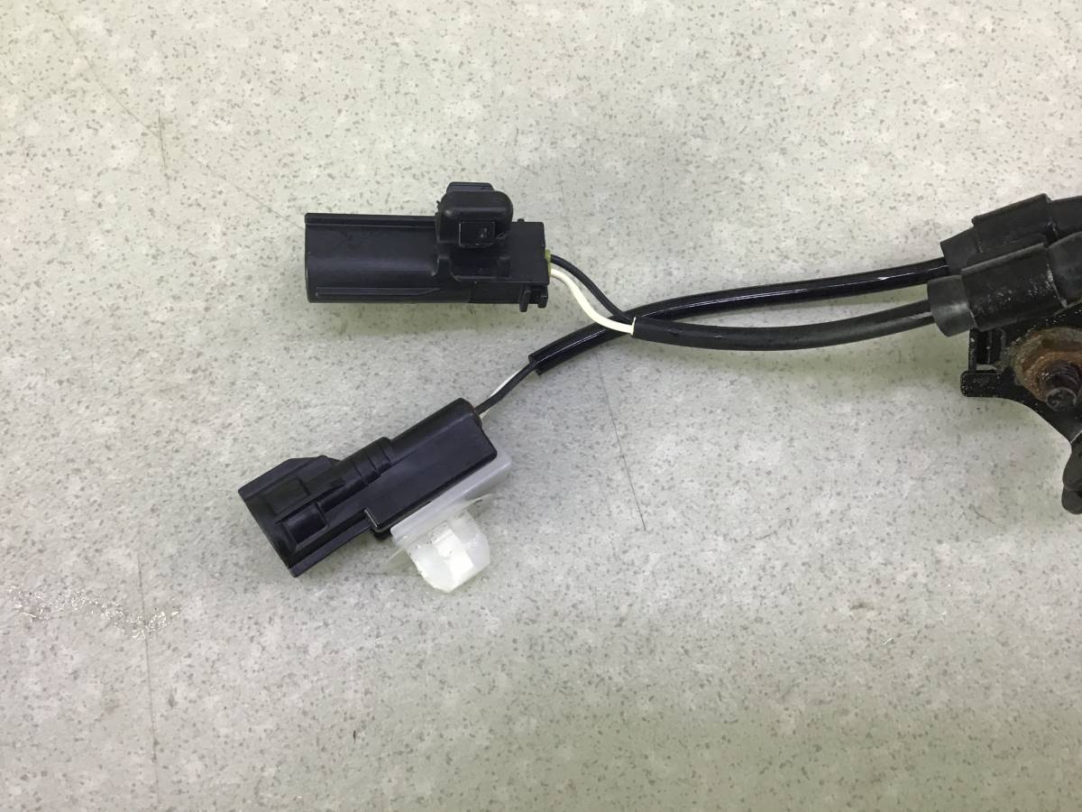 Амортизатор задний Lexus RX 350 (AGL20W) 2015-2022 Амортизатор задний Lexus RX 350 (AGL20W) 2015-2022