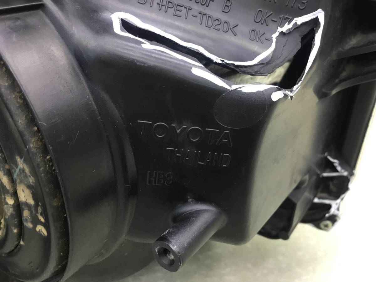 Фара левая Toyota Hilux (GUN125L, GUN126L, TGN126) 2015-н.в. Фара левая Toyota Hilux (GUN125L, GUN126L, TGN126) 2015-н.в.