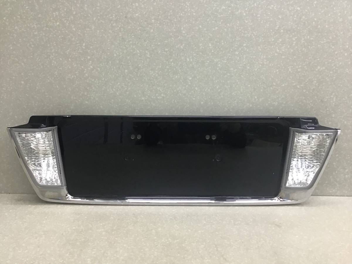 Накладка двери багажника Lexus LX570 (URJ201) 2007-2015