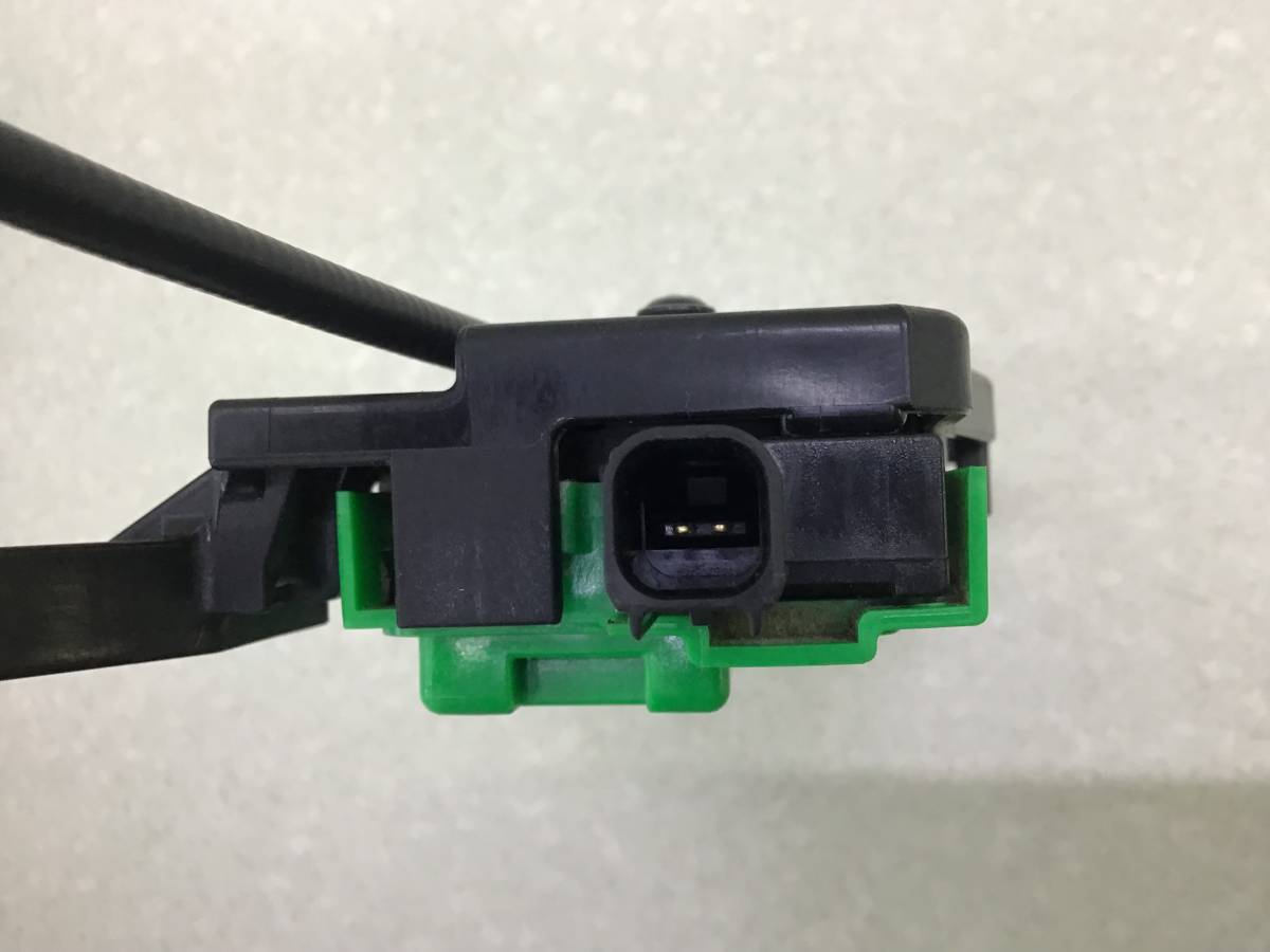 Активатор замка крышки бензобака Kia Ceed (JD) 2012-2018