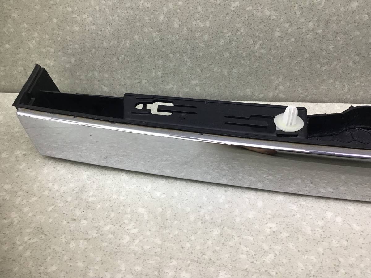 Накладка крышки багажника BMW 7-Series F01 2008-2015 Накладка крышки багажника BMW 7-Series F01 2008-2015