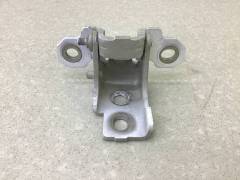 Петля двери передней правой верхняя Renault Kaptur (1) 2016-2022