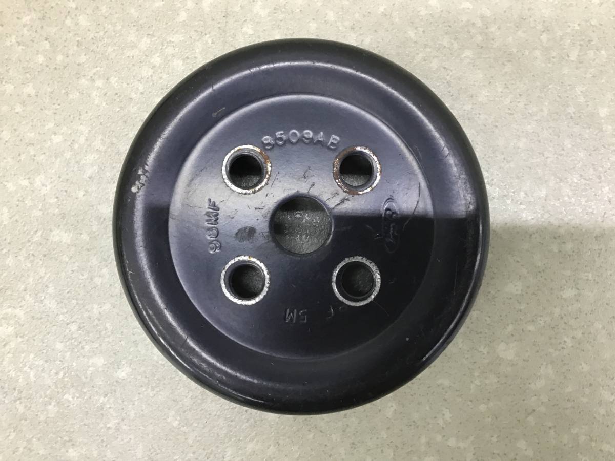Шкив водяного насоса (помпы) Ford Fiesta (CBK) 2001-2008 Шкив водяного насоса (помпы) Ford Fiesta (CBK) 2001-2008