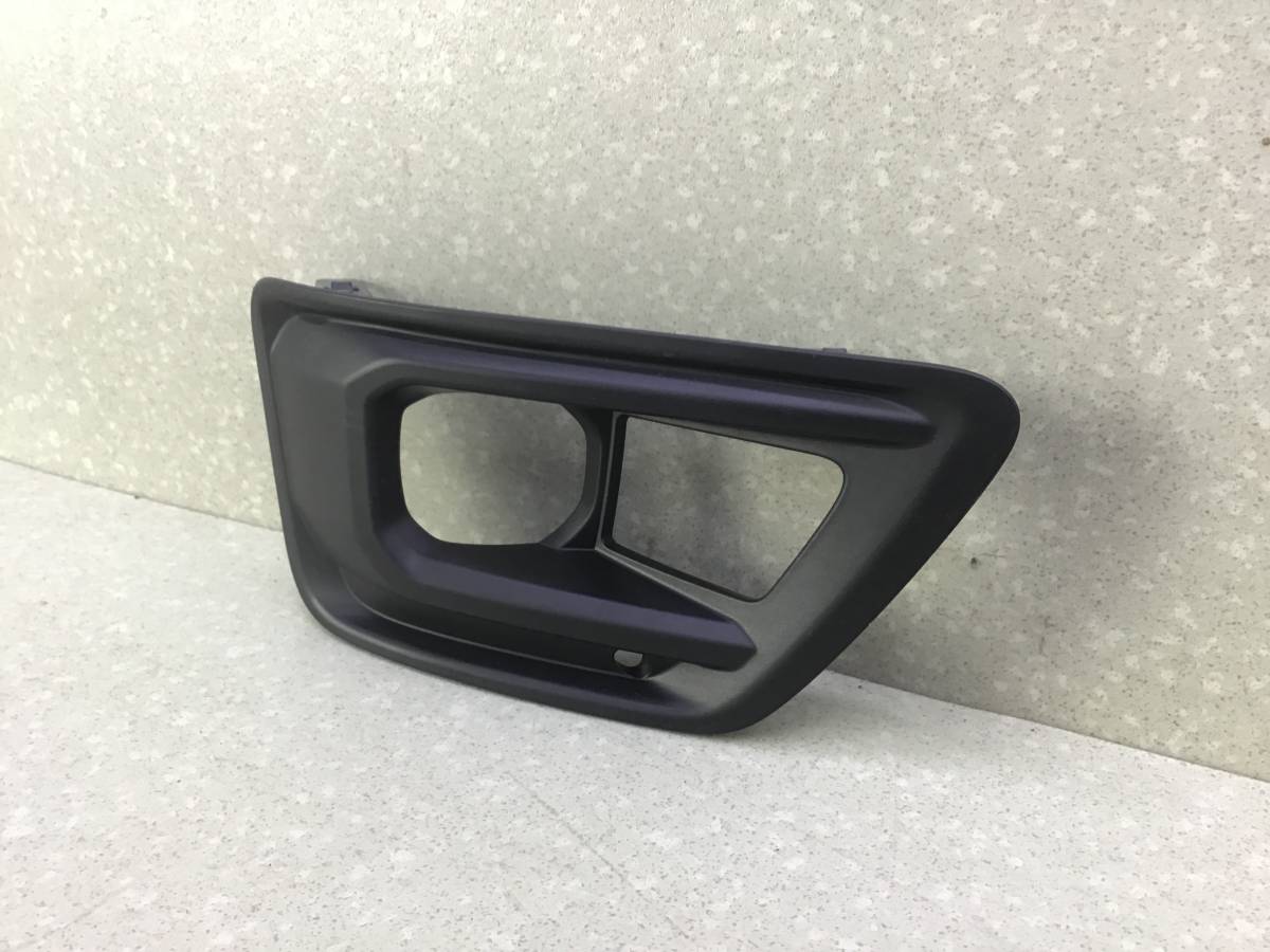 Рамка противотуманной фары правой Toyota Land Cruiser (J300) 2021> Рамка противотуманной фары правой Toyota Land Cruiser (J300) 2021>
