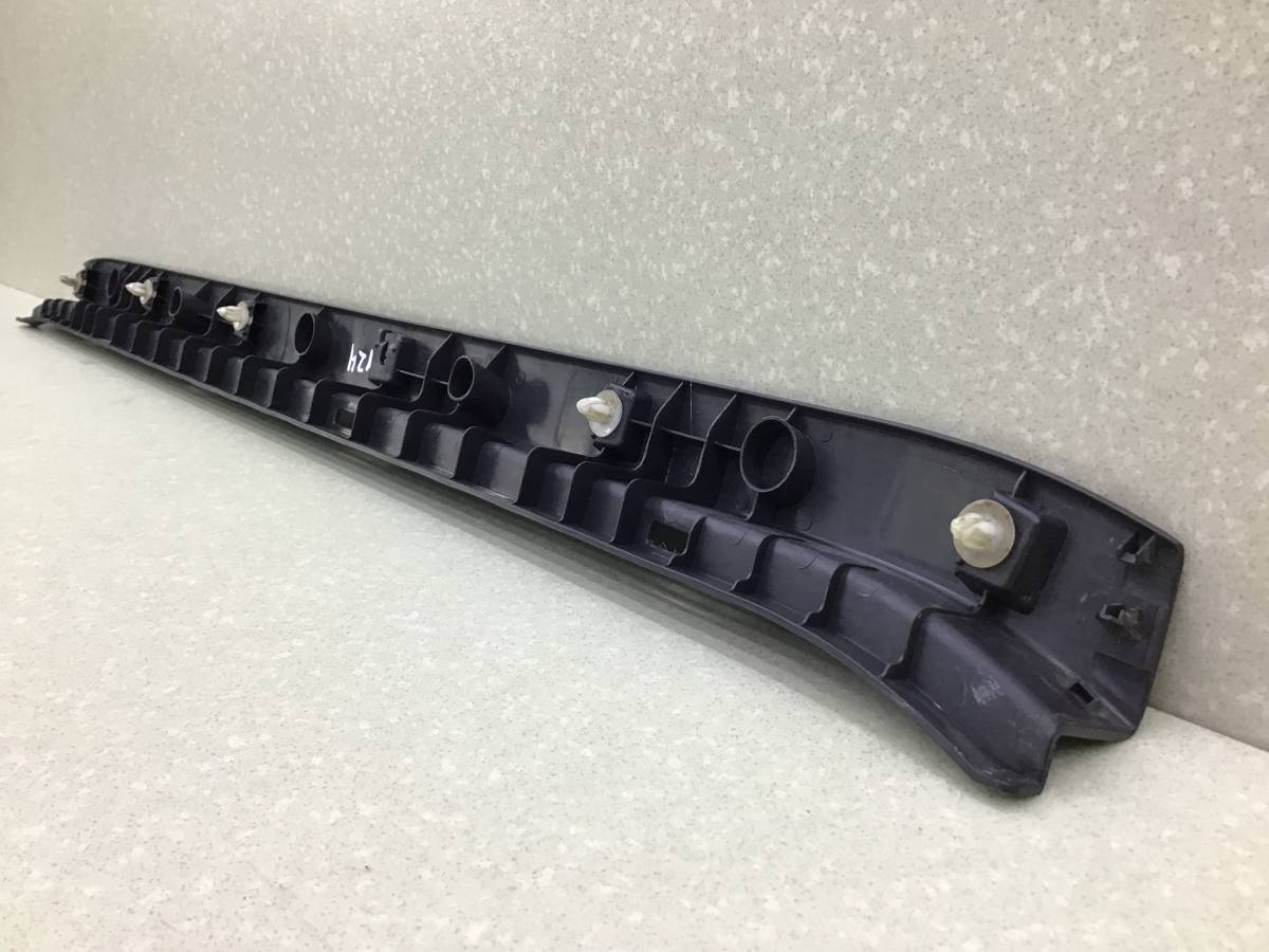 Накладка замка багажника Toyota Rav 4 (A30) 2006-2013 Накладка замка багажника Toyota Rav 4 (A30) 2006-2013