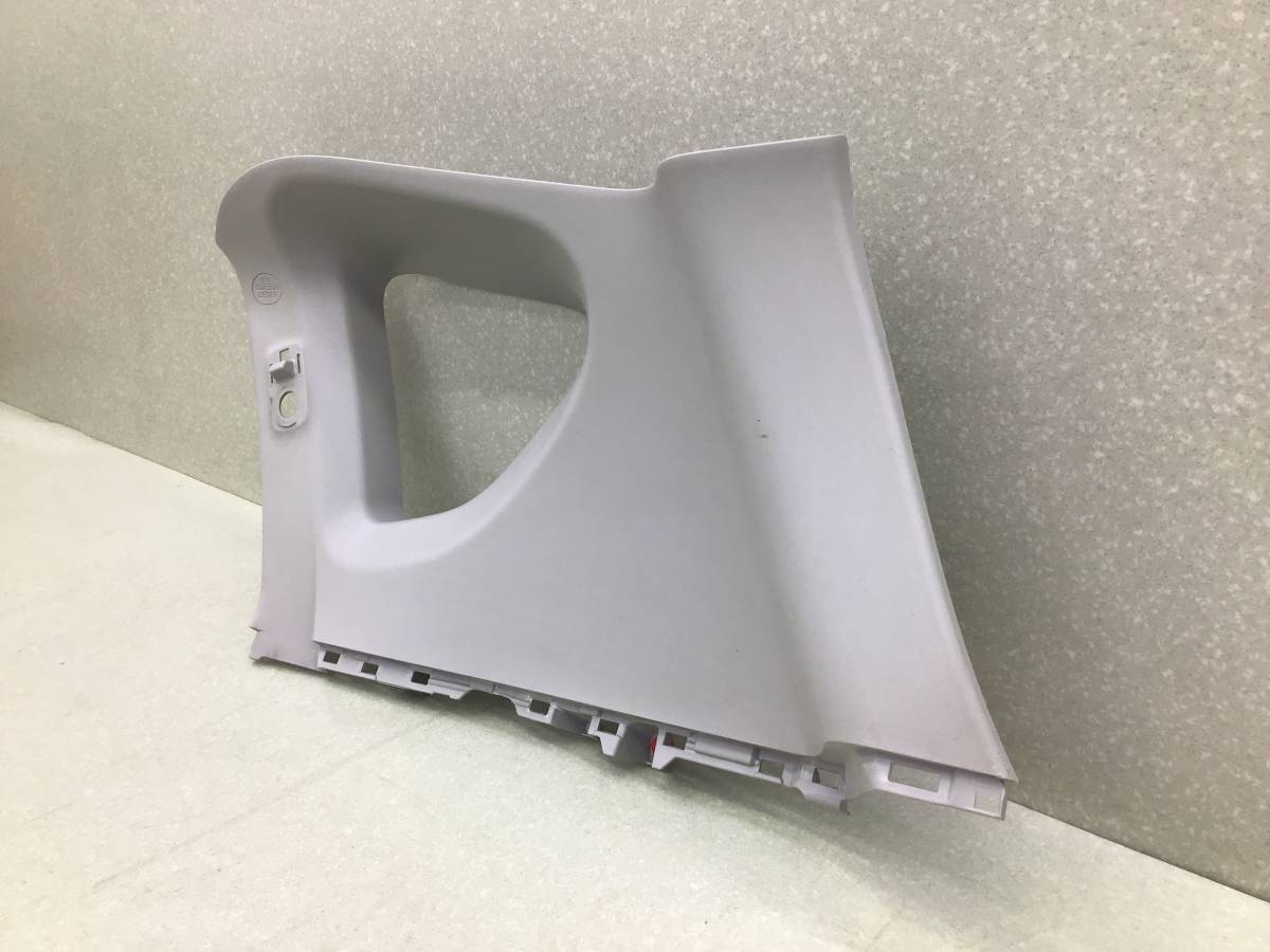 Обшивка задней стойки правая Toyota Rav 4 (A40) 2013>