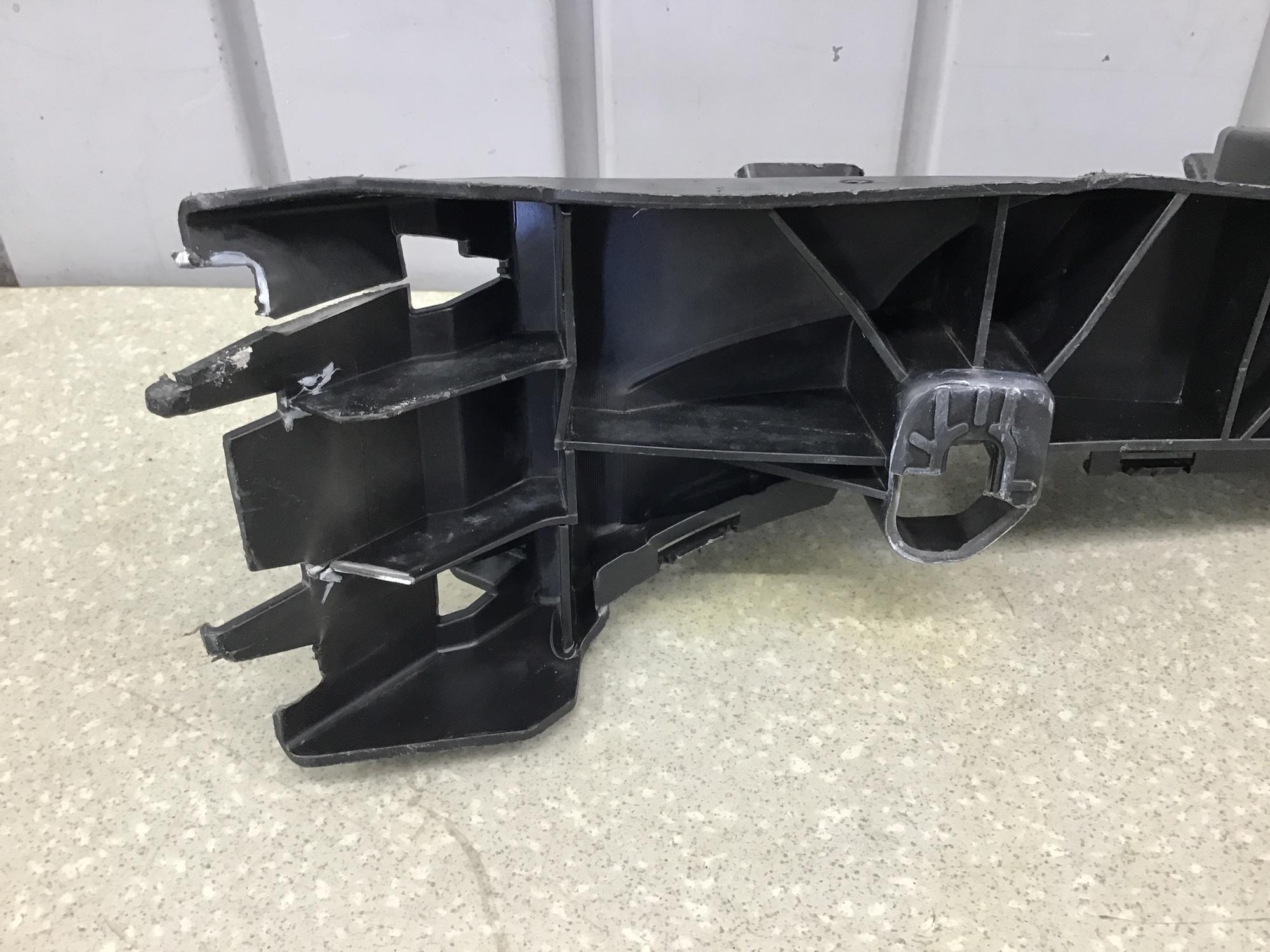 Направляющая заднего бампера, Audi Q8 2018>